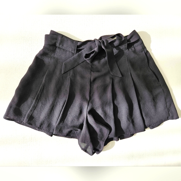 Aritzia Sunday Best Westley Shorts, Black, Size 00 - Picture 1 of 4